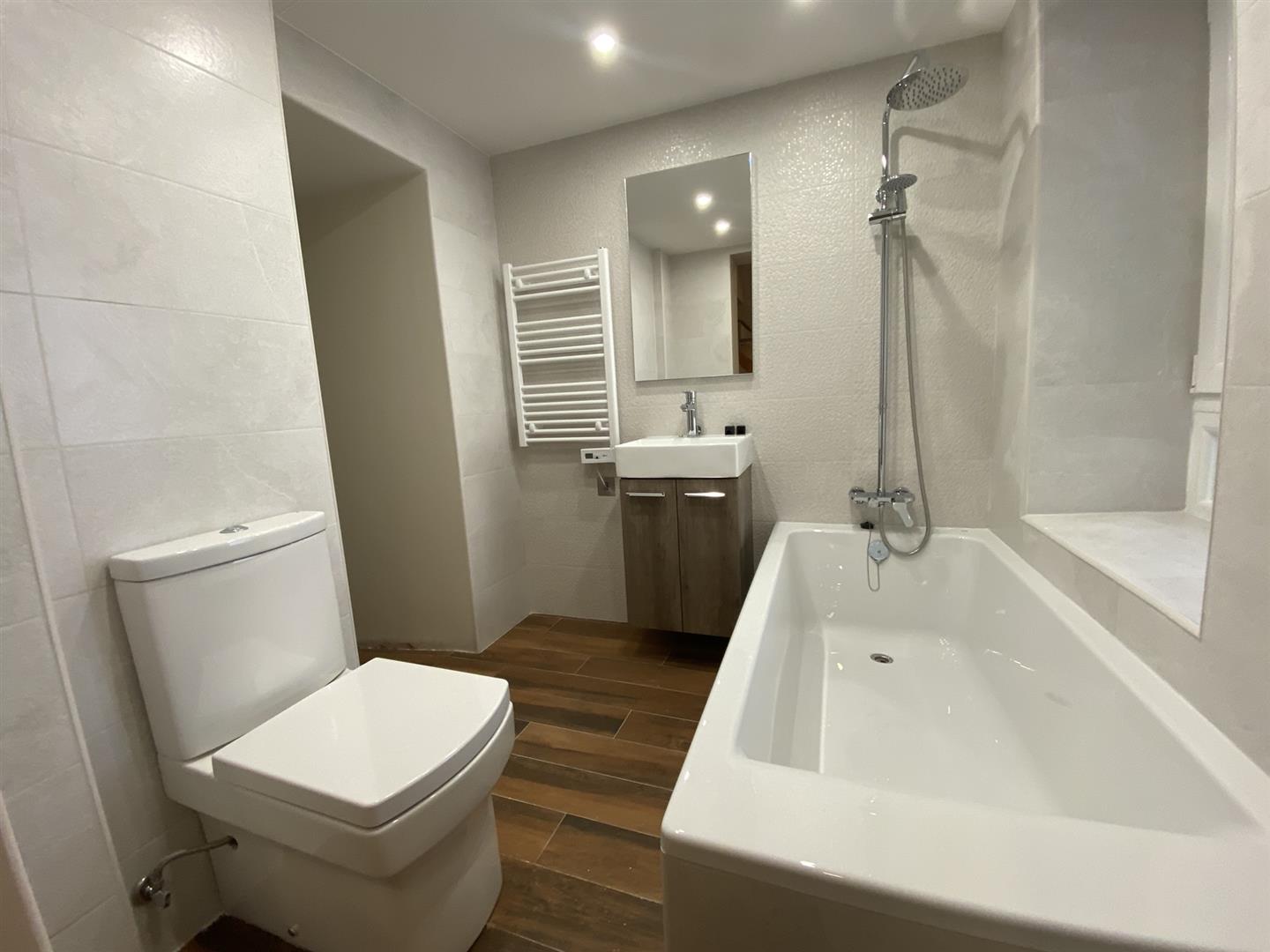 Image of House - 4 Bedrooms - 3 Bathrooms for Rental in South District-Gibraltar, Image 13